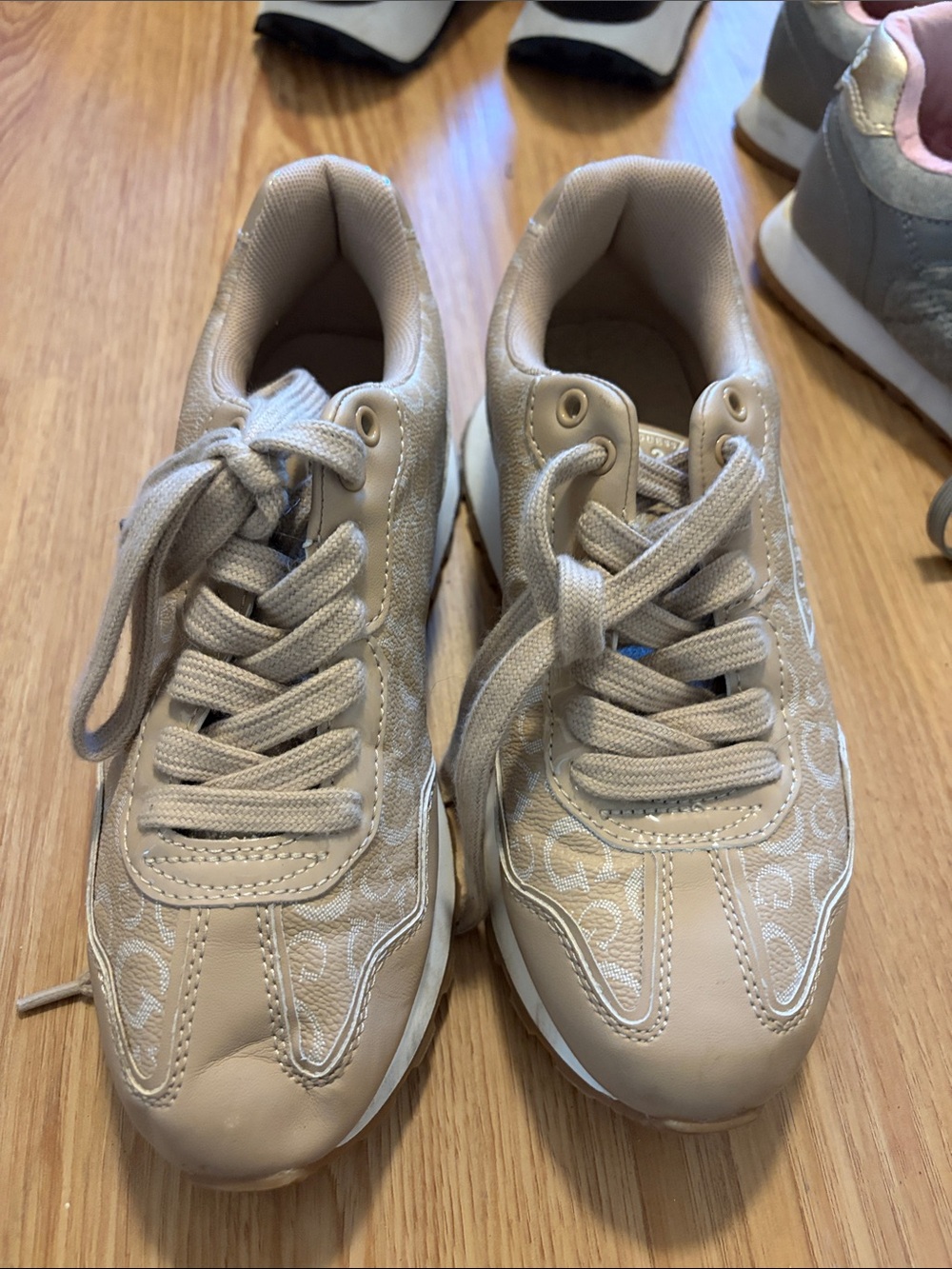 Guess womens Beige Logo-Print Sneakers
